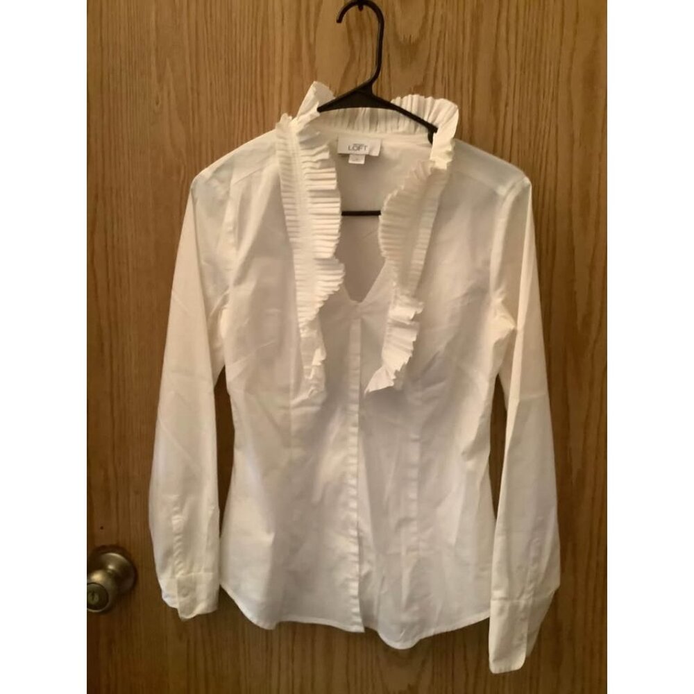 cute white workshirt w/ruffle